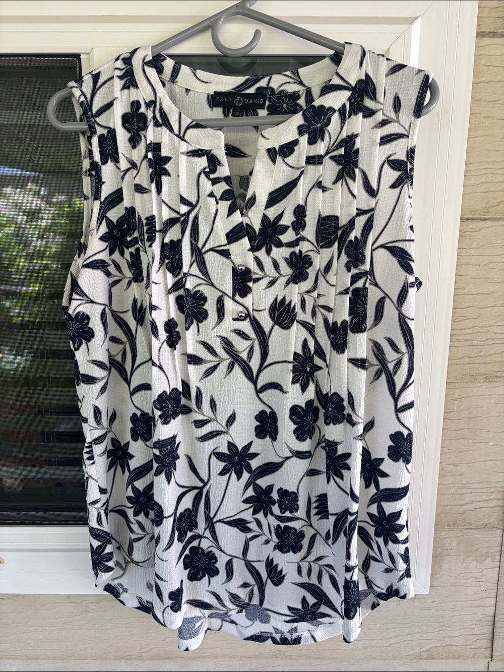 Fred David White Sleeveless Floral Print Camisole
